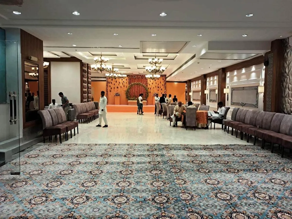 Hotel Sakura By Maps Gurgaon 4*,