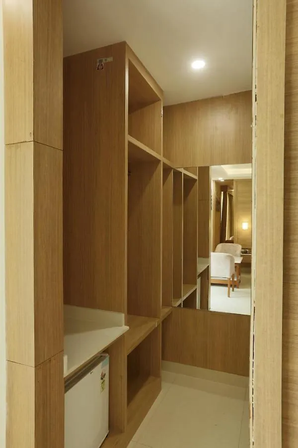 Hotel Sakura By Maps Gurgaon 4*,